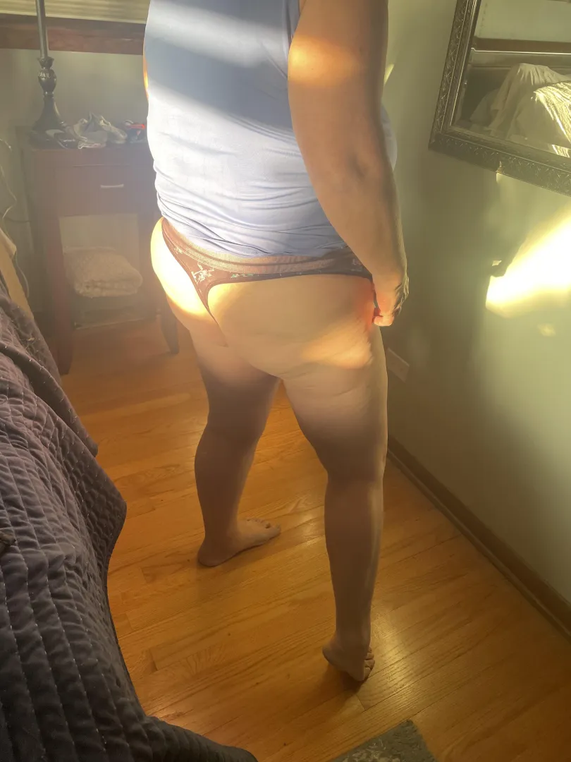 54 MF married couple from Chicago will be in Nola. No experience posted by nghtykpcouple