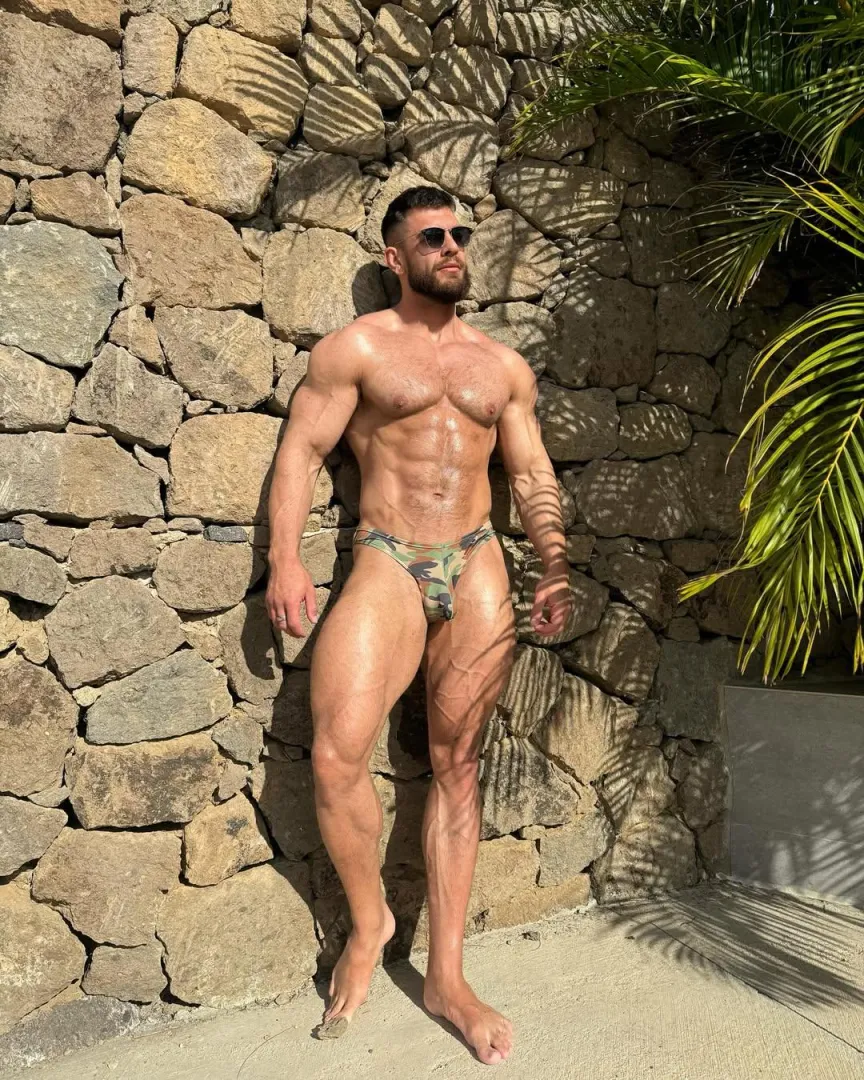 6'3 Pure muscle guy @reecehunk1 posted by Plenty-Cellist-4347