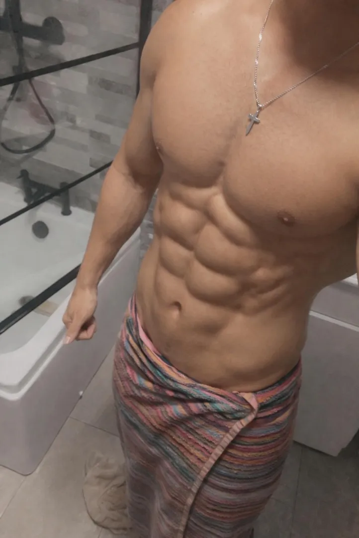 6,4 and full of muscle posted by Queasy_You_4940