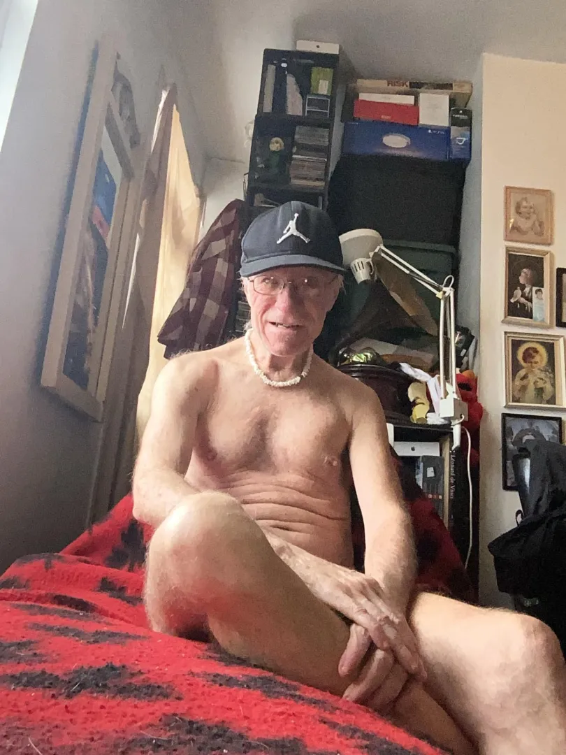 65-Nudist,Montréal,bonjour,Hi! posted by Primary_Okra6994
