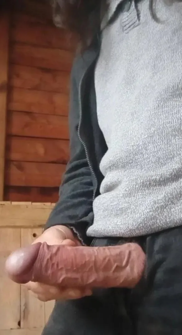 (66) La herramienta que necesitas está en la cabaña del abuelo posted by Remarkable-Sugar5224