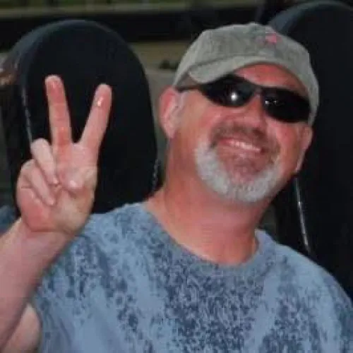 66 [M4F] looking for a domme in #oshkosh #appleton to serve. #wisconsin by MarkHoto