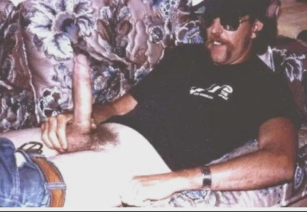 80s Mustache Daddy posted by KiwiPixelInk