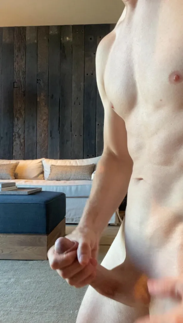 [91608] Smooth and fit guys looking for side play, hit me up, esp if you love swallowimg cum. Snap me with pics— @dlew222 posted by dlew00222