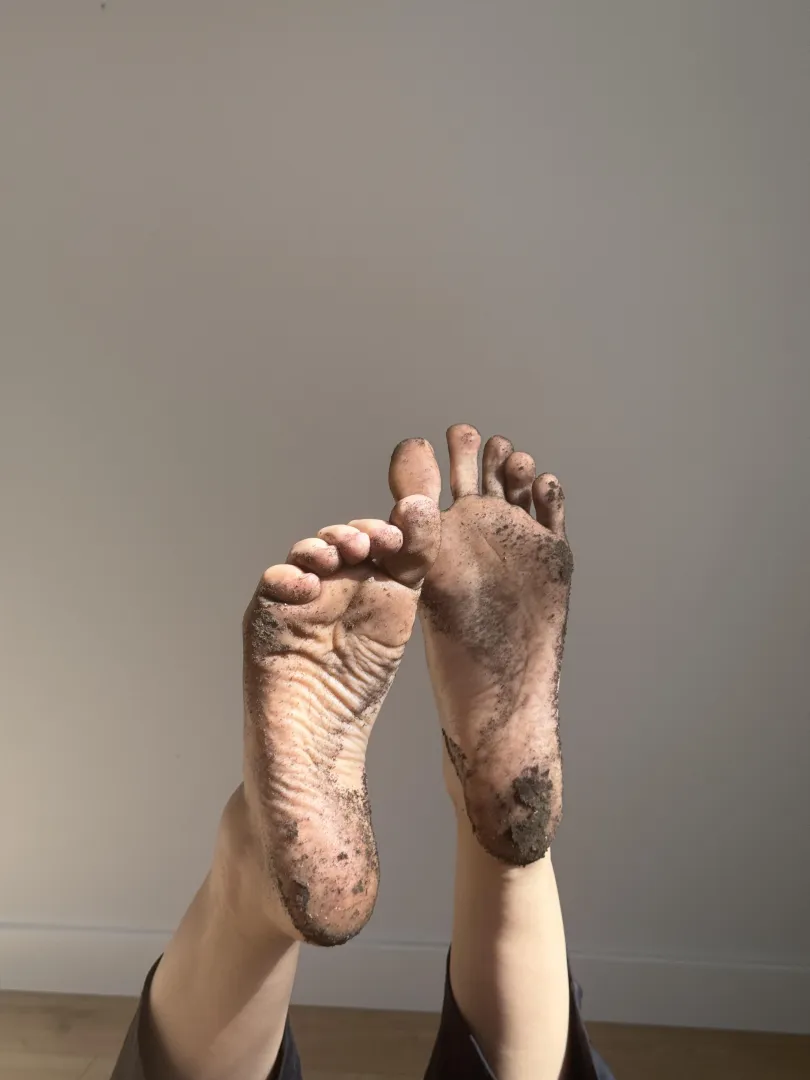 A bit of earth on my feet posted by BfootWish