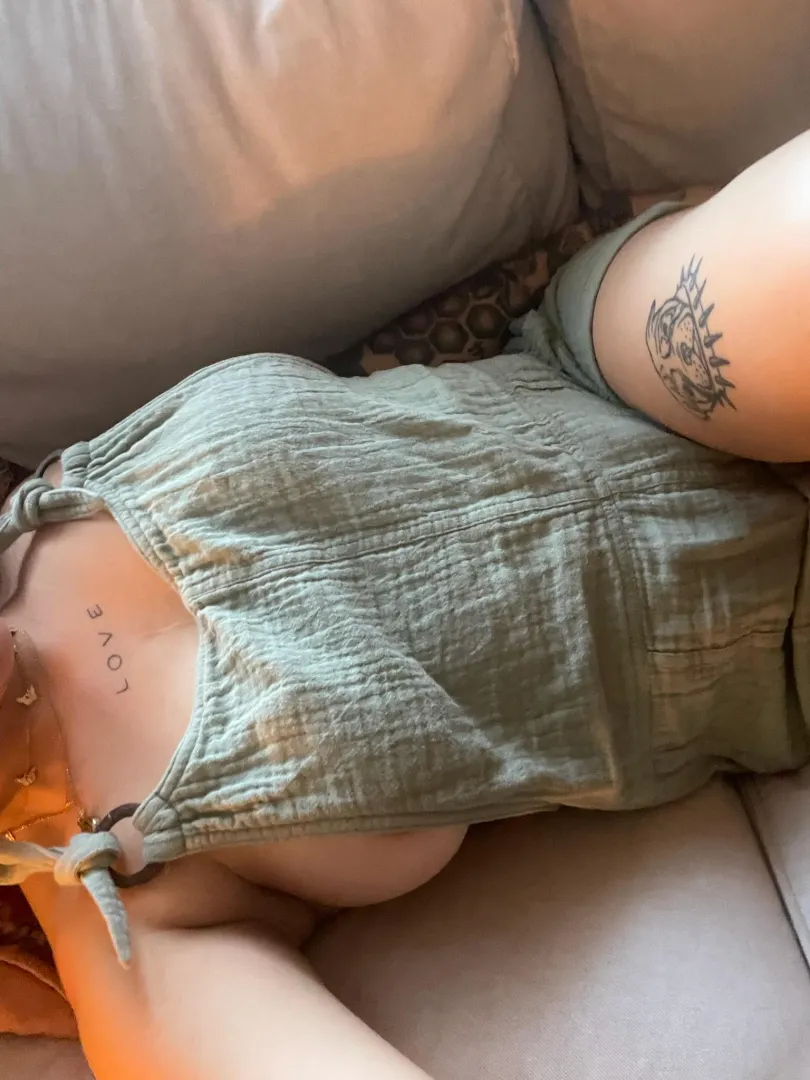 a bit of side boob for your Sunday posted by WavyRaine69