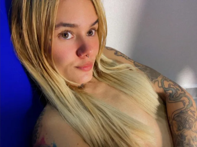 A blond bra by titanfemalm