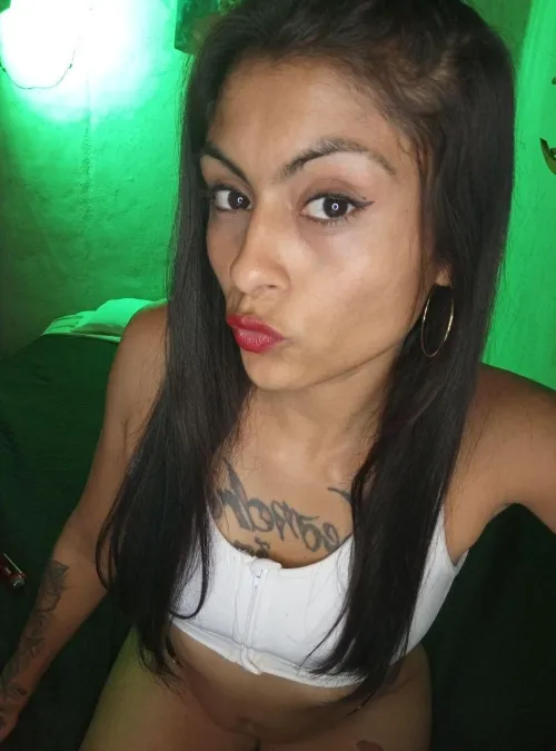 a duck face for the photo [oc] by amberbrunettesexy