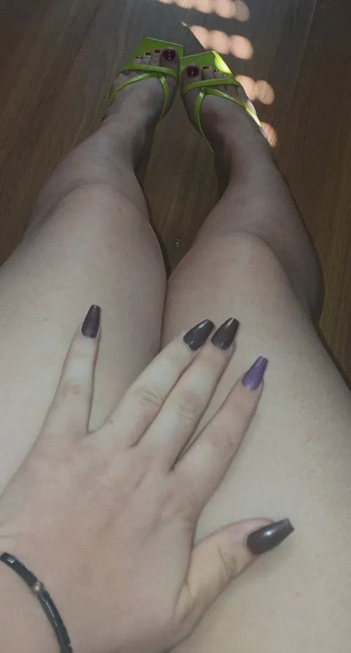 A female beyond reproach, a perfect specimen by Velvetcurvessissy