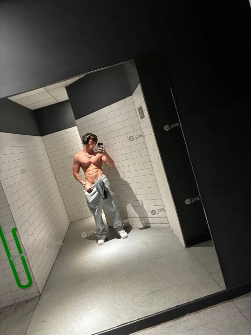 A flex for the boys posted by PinkNWhirl