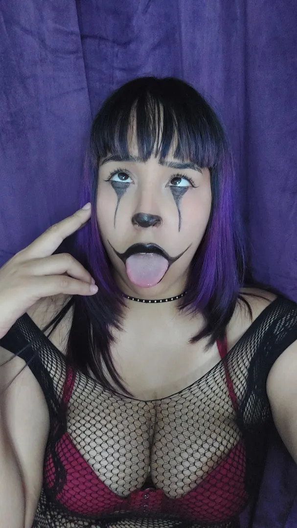 A fun little clown posted by Nova20251