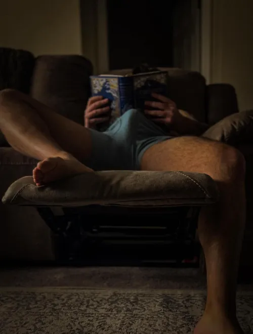 A gloomy Monday calls for cuddles and reading by Bear-king-97