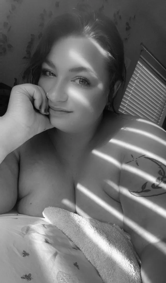 A goddess deserving of pampering and pleasure  posted by mmunch333