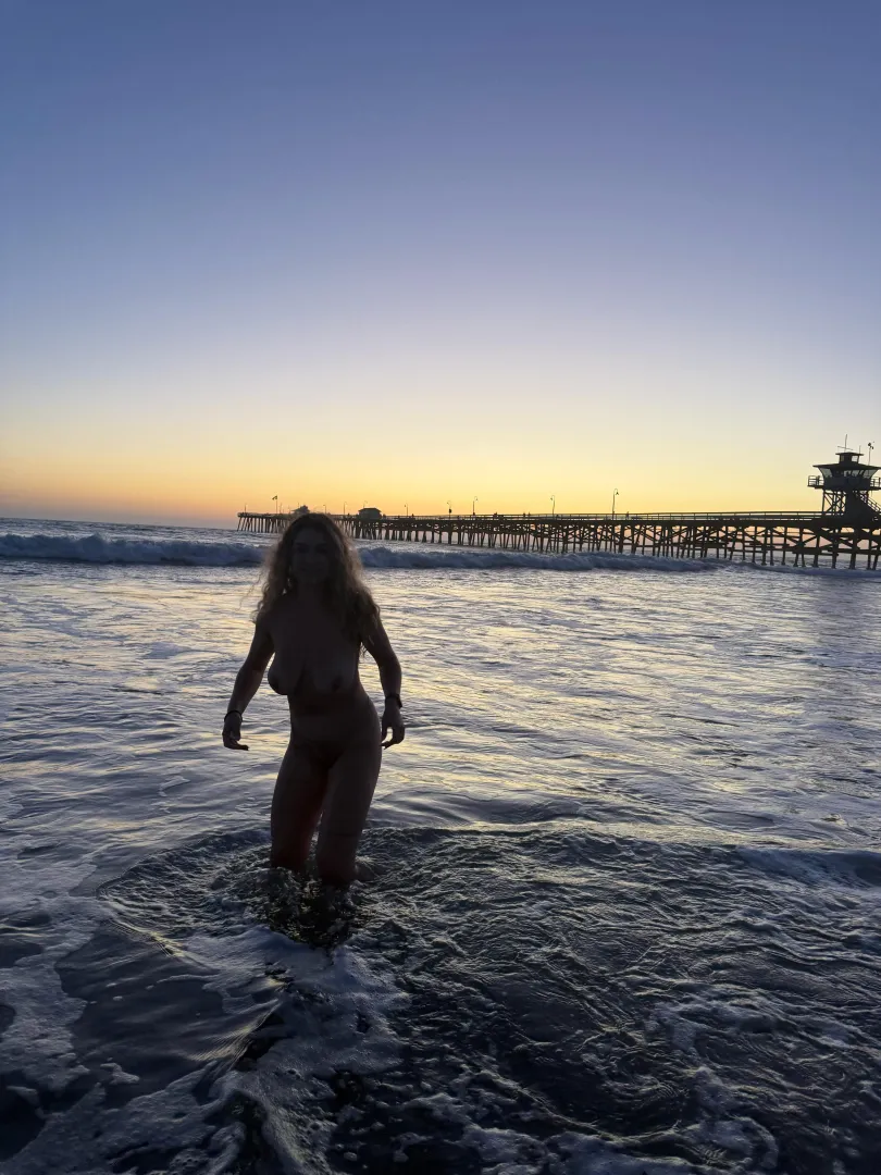 A group of gentlemen could see me while they ate dinner :-D posted by ItsMeEmmaRainey