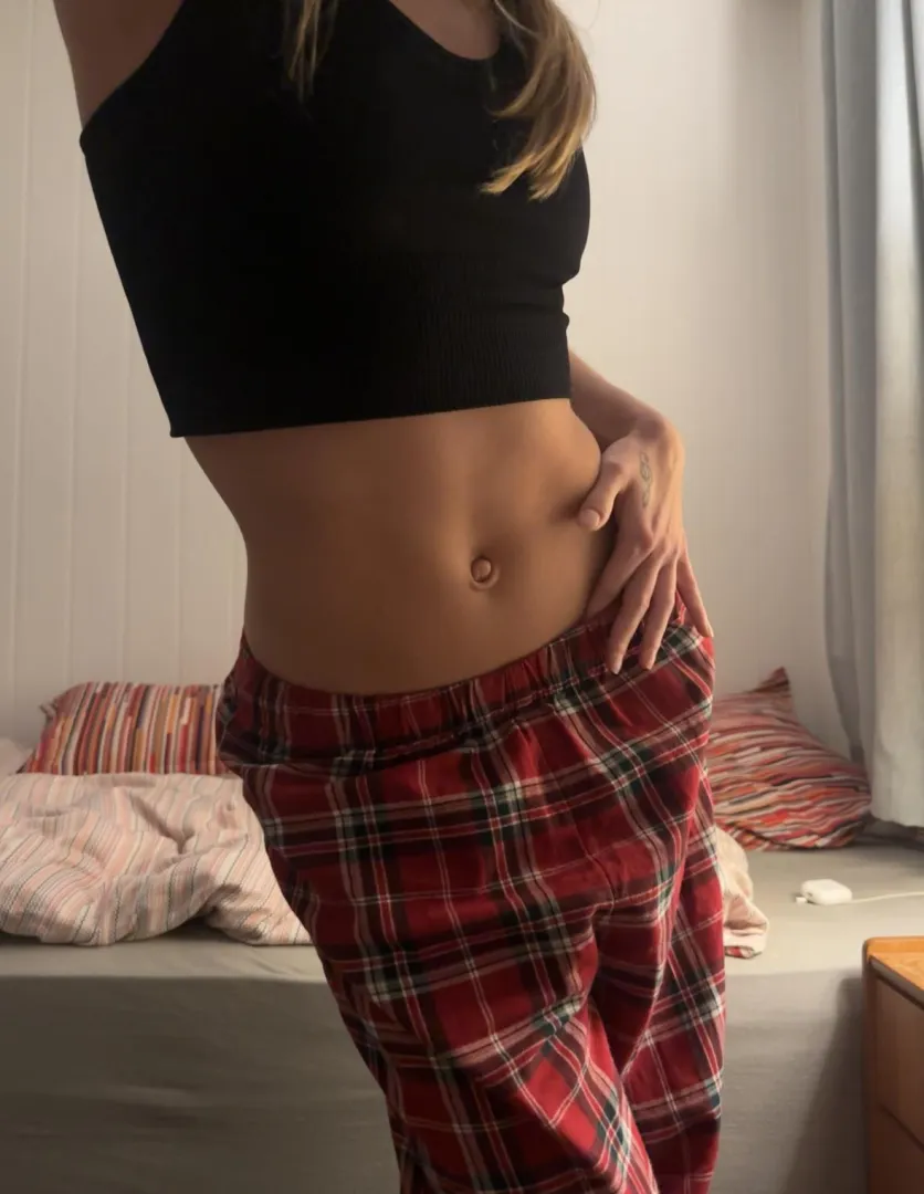 a guy with a fetish for bellybuttons is always a fun guy. posted by xanierra