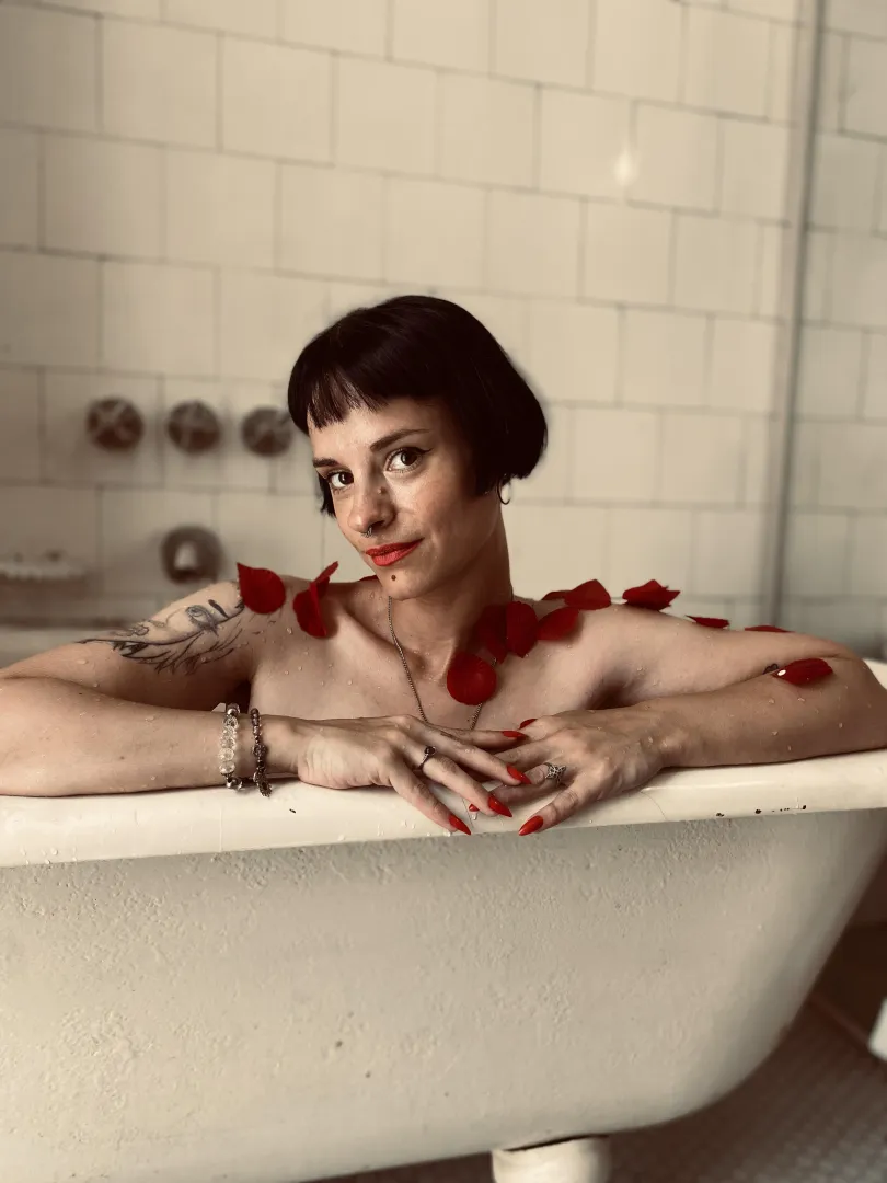 A hopeless romantic posted by pinupfex