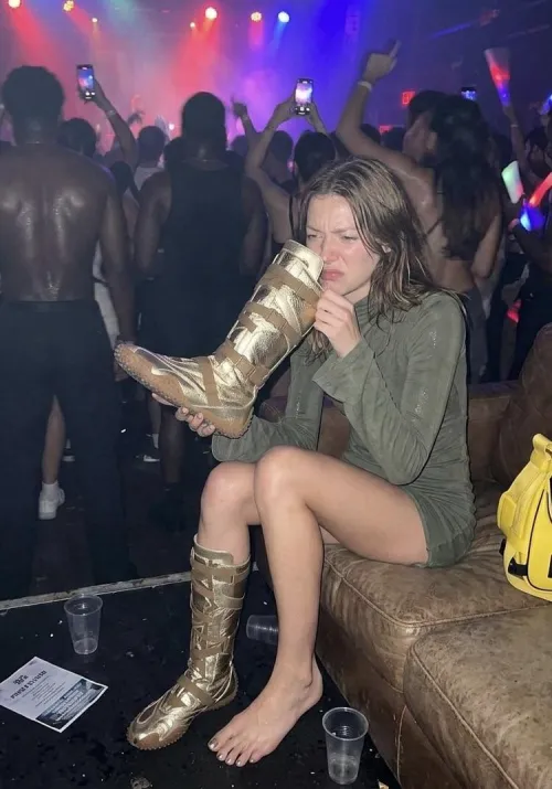 A hot night at the club by fantasy_strides76