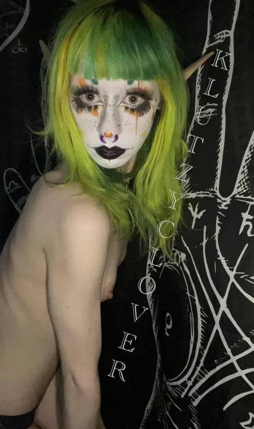 A intruder! O.O by KlutzyClover