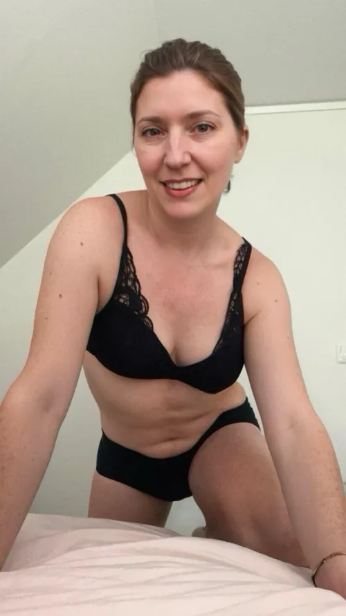 A lazy Sunday by FridaAssGirl