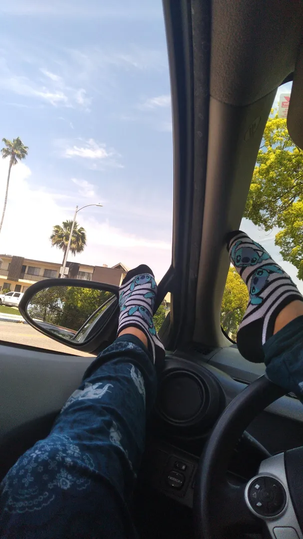 A little break for me… and my sweaty socks. [F] posted by Goddess_Rose_5