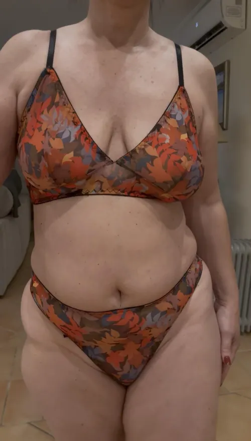 A little chubby, a lot sexy by MrsSisiuxxx