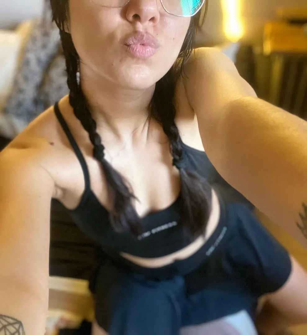 a little kiss and then you take my clothes off posted by aredollphins