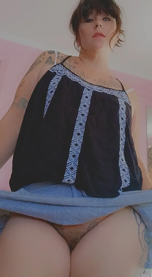 A little peek posted by Milfsnax