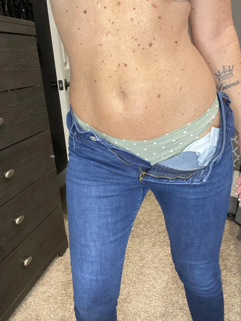 A little peep  posted by Lotsoffun2024