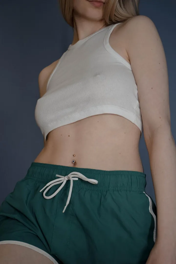 A little poke through.. posted by buonbella