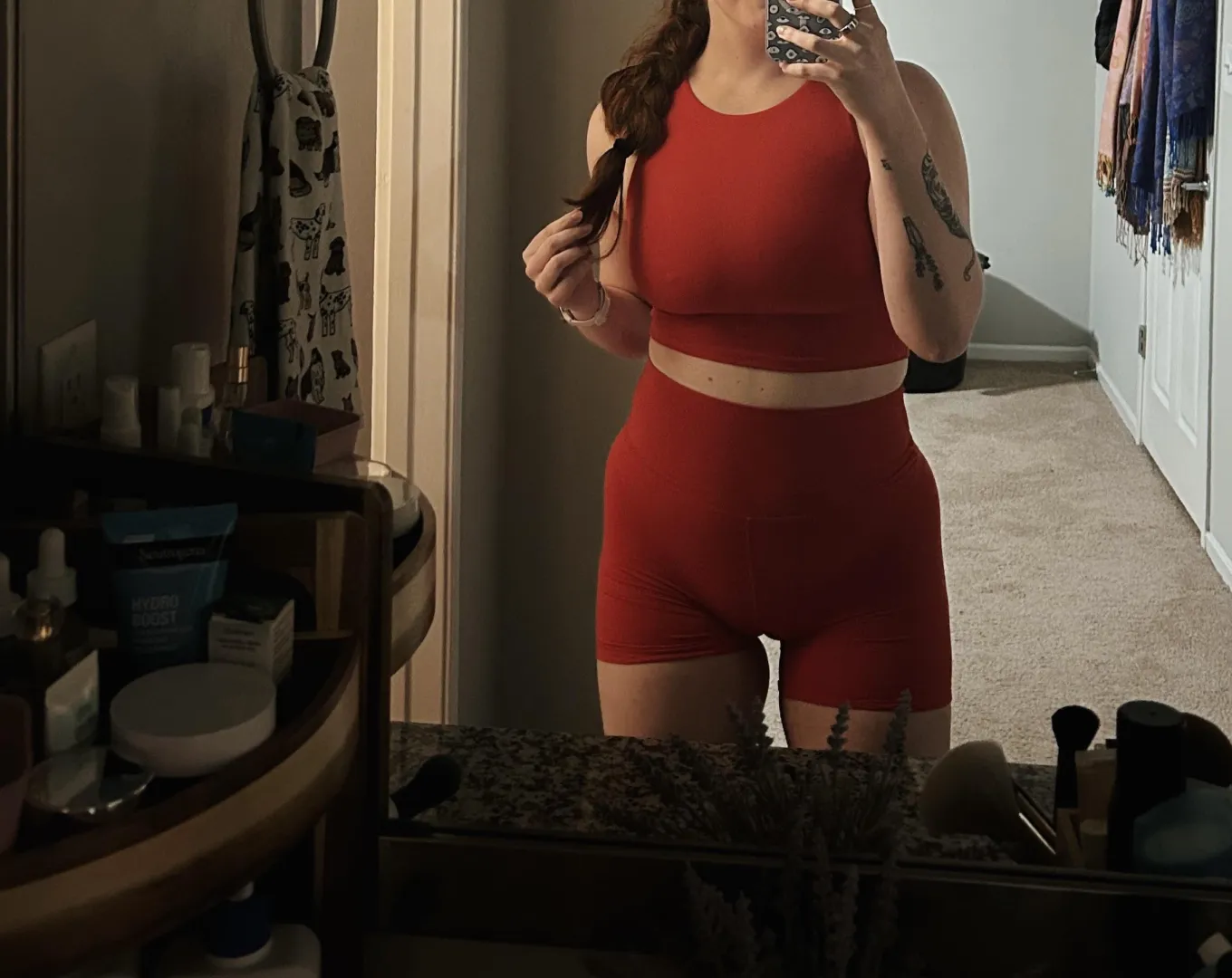 A little red gym outfit tease for you losers posted by m00n_goddess_