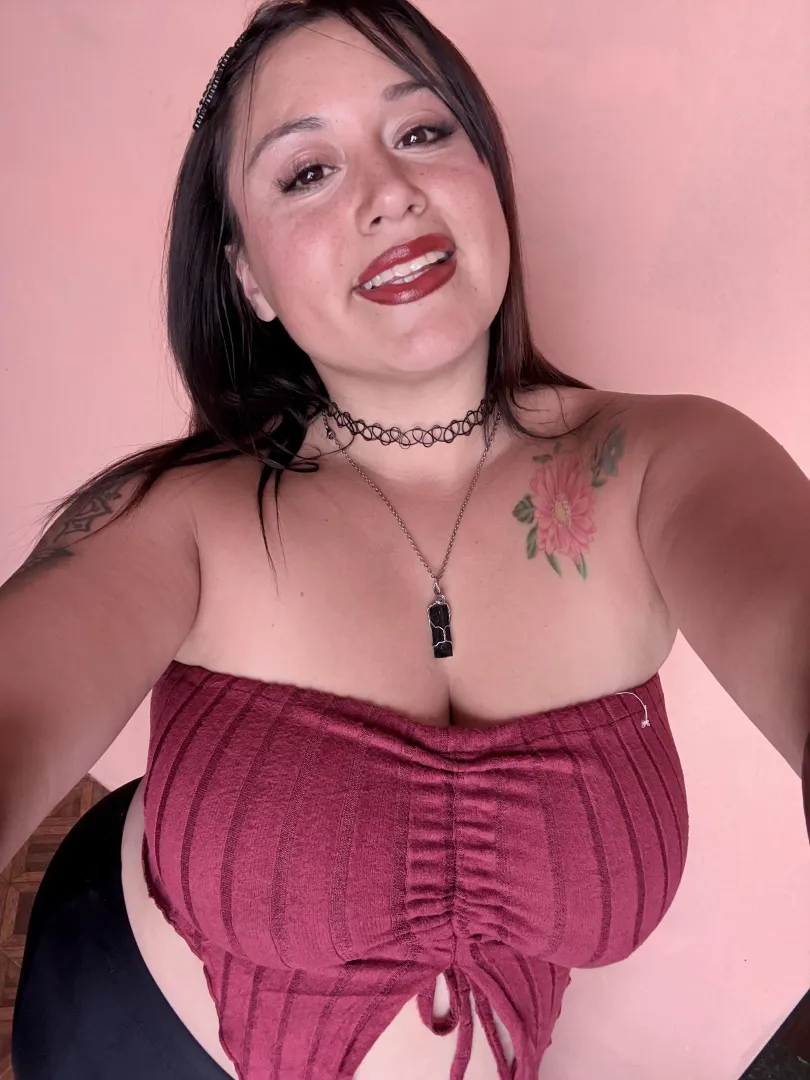 a lovely smile and glossy lips posted by lolasoffia