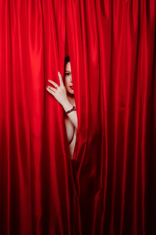 A moment before the show by TheVickeeMuse