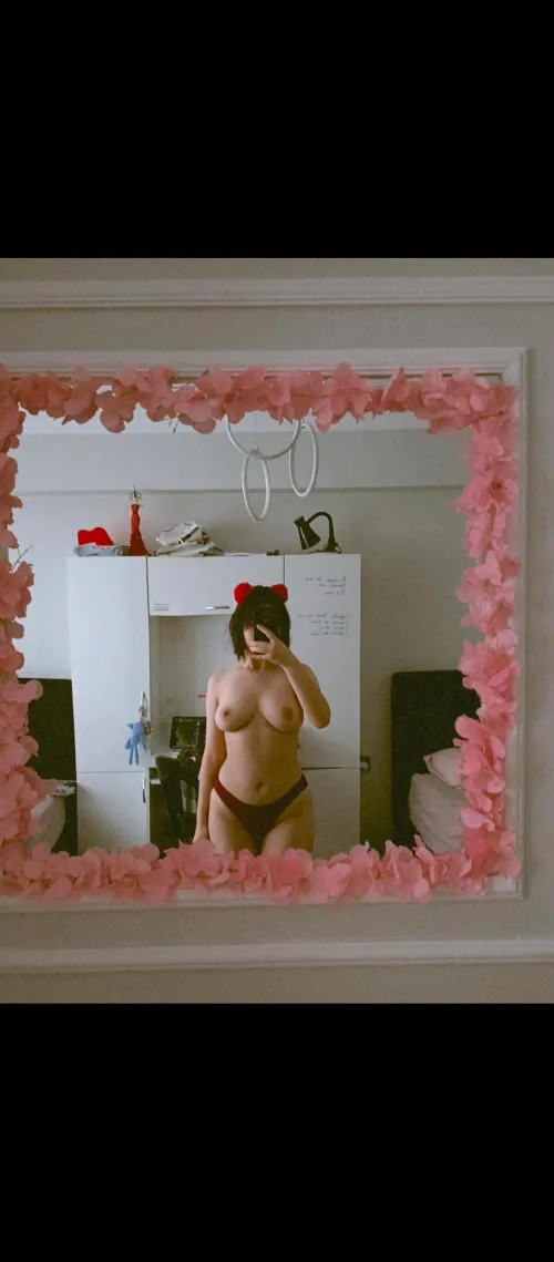 A photo taken after a shower... by pissigirll