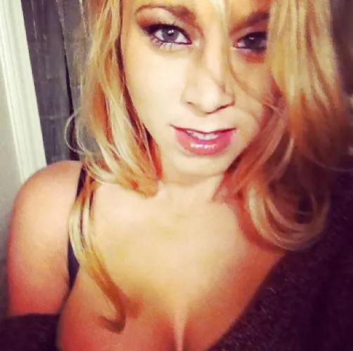 A pretty close up by SarasCaptions