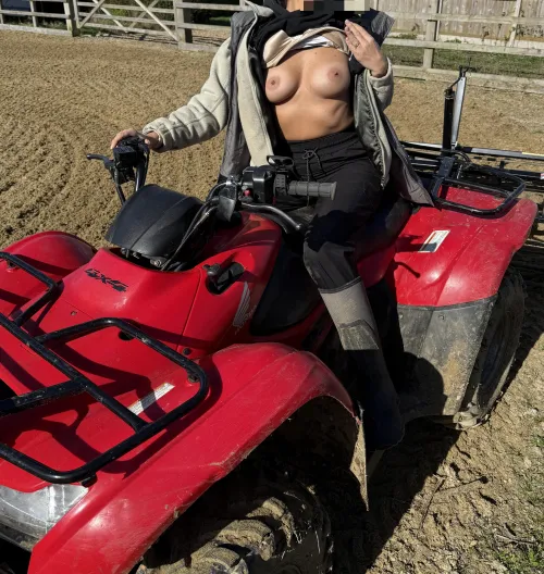 A rare topless pic of your favourite MILF by Milliethemilf69