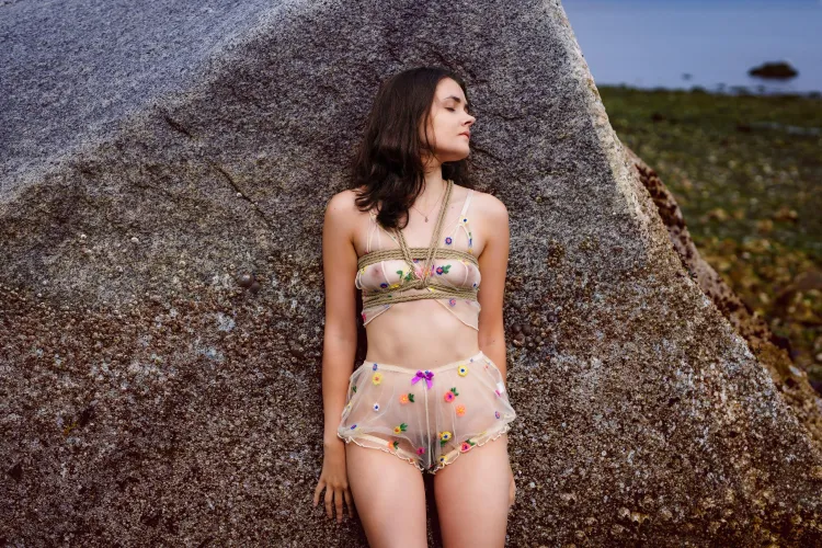 A simple chest harness outdoors !! by bod_photography