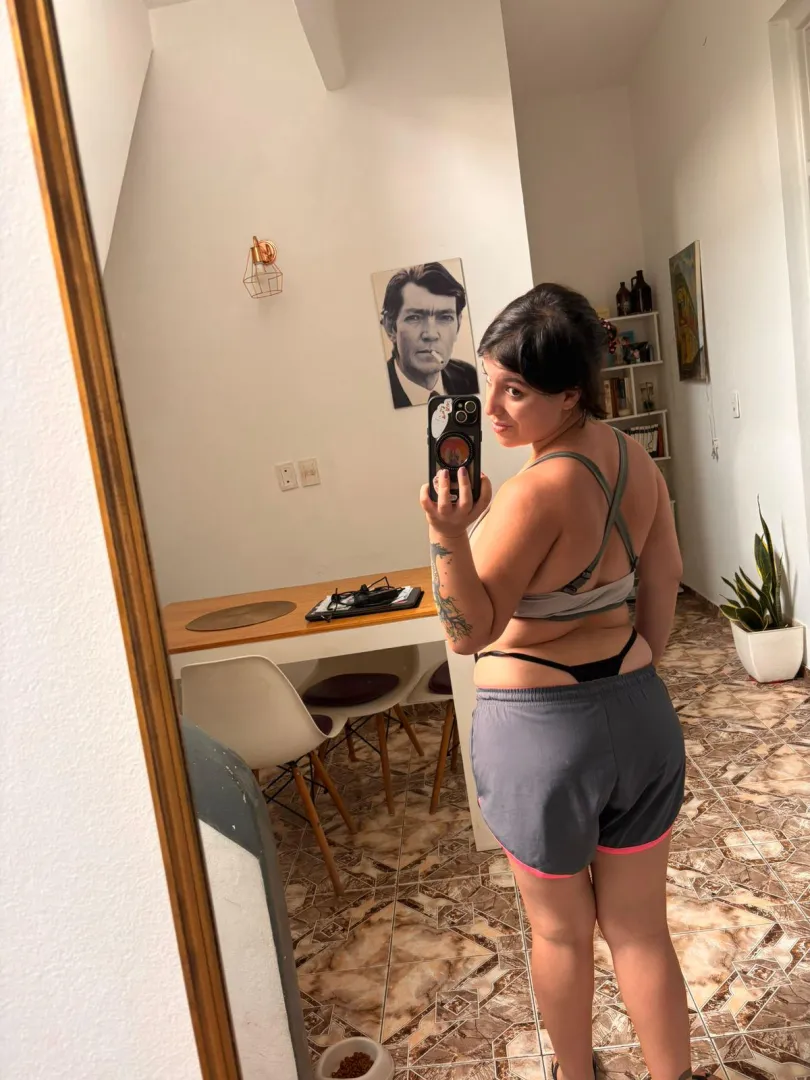 A tiny detail that drives the right men crazy. posted by Inesitaax