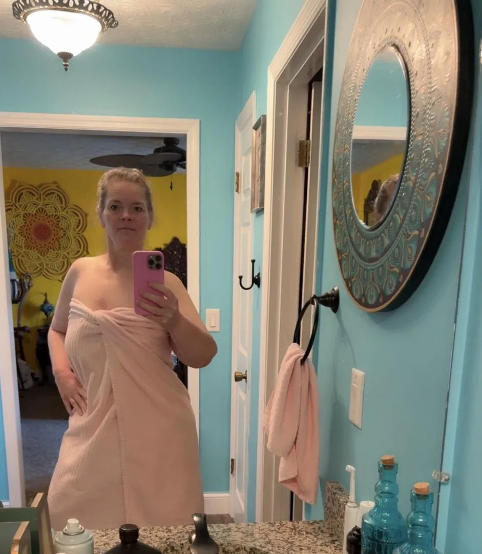 A towel finally fits around me! 185 pounds gone, 30 to go! #fitness #feelinggood posted by VanillaIdaho