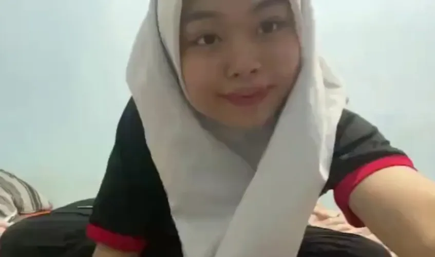 A Very Cute Indonesian girl masturbates in her room ⭐️⭐️⭐️⭐️ This is a requested review from a follower. She is very cute and she also has a hijab on. She lifts her shirt to show her boobs and grabs on them for a bit than she strips out h by Sasu035