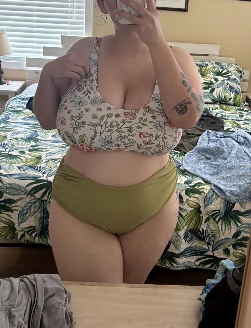A very fun beach vacay posted by CurvyDevotion