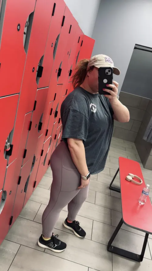 A view of the booty in leggings. by TwilightHaze00