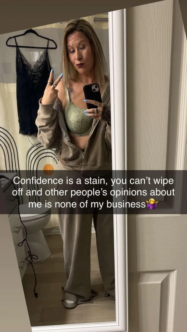 Above the knee (right) amp 38 f.  posted by Yomama5775