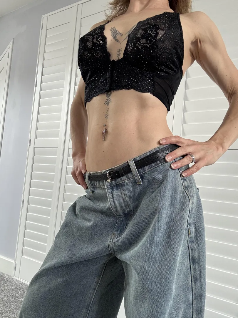 Abs & jeans combo posted by FuckingFitForFifty