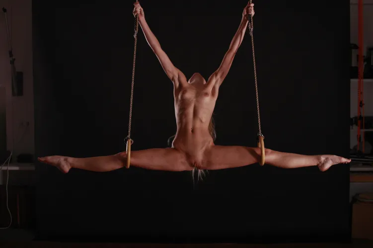 Acrobatic Splitpose  by Elke_Nakedyoga