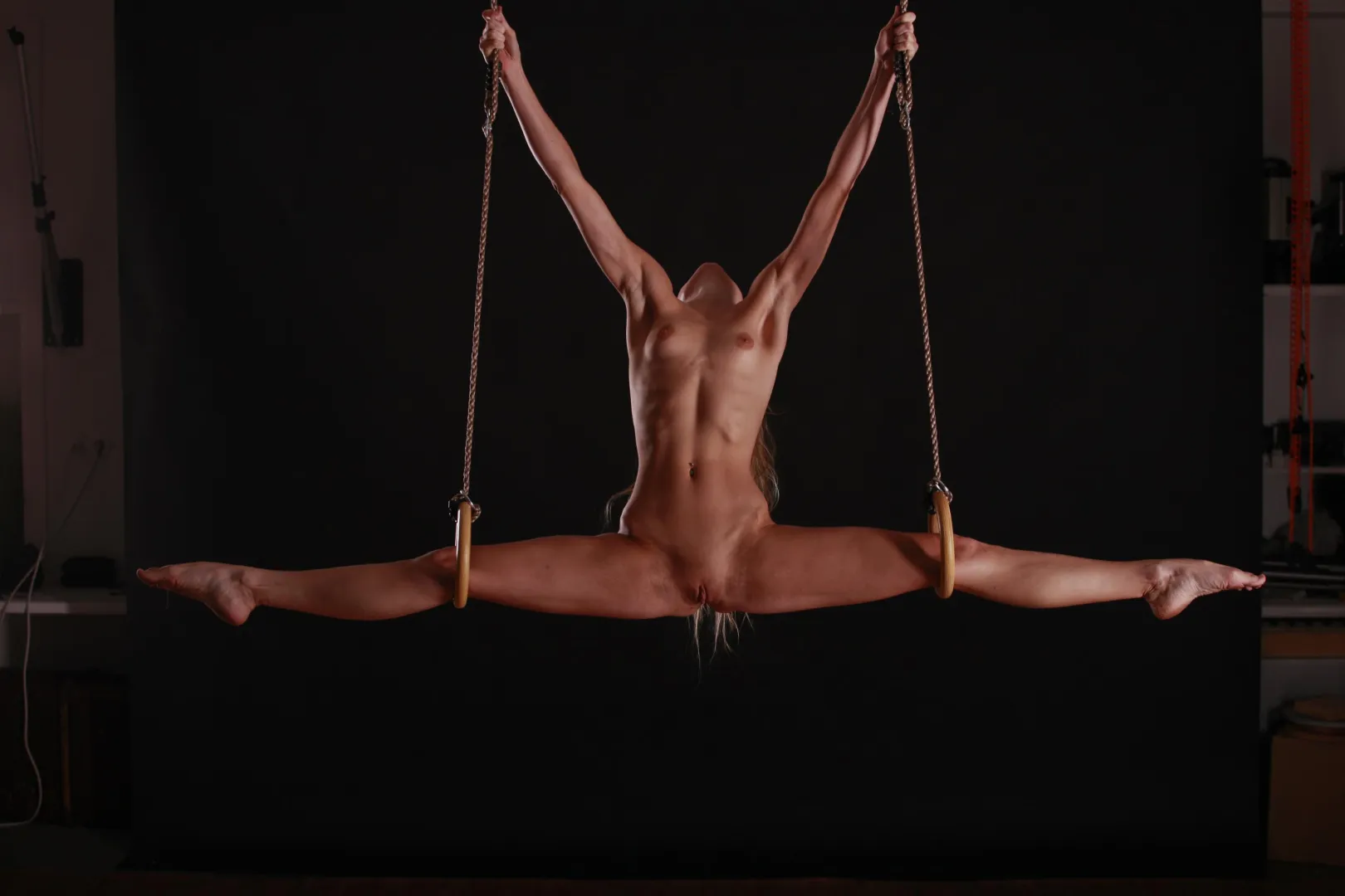 Acrobatic Splitpose  posted by Elke_Nakedyoga