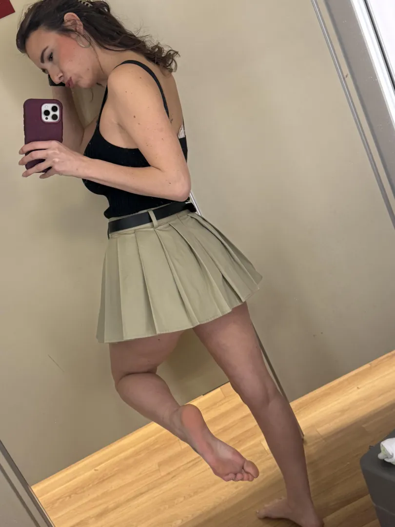 Admire my feet posted by BareBeauty420