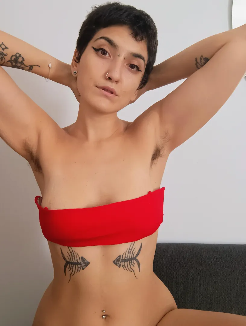 After sunbathing, wanna smell? [hs] posted by Esme420kinky