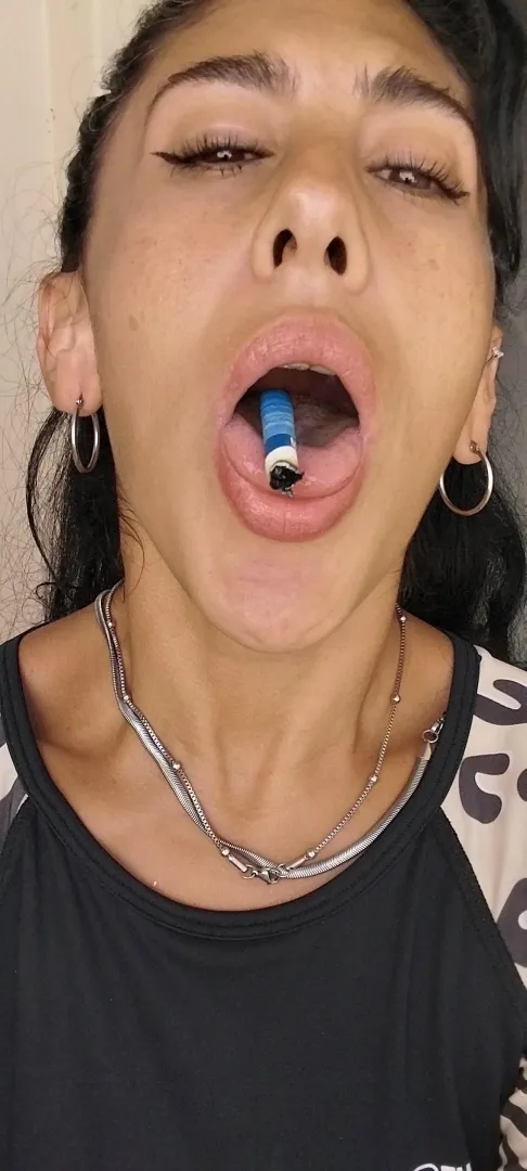 Agarrarlo vamos...tirarme el humo en mi boca ! posted by lilit111