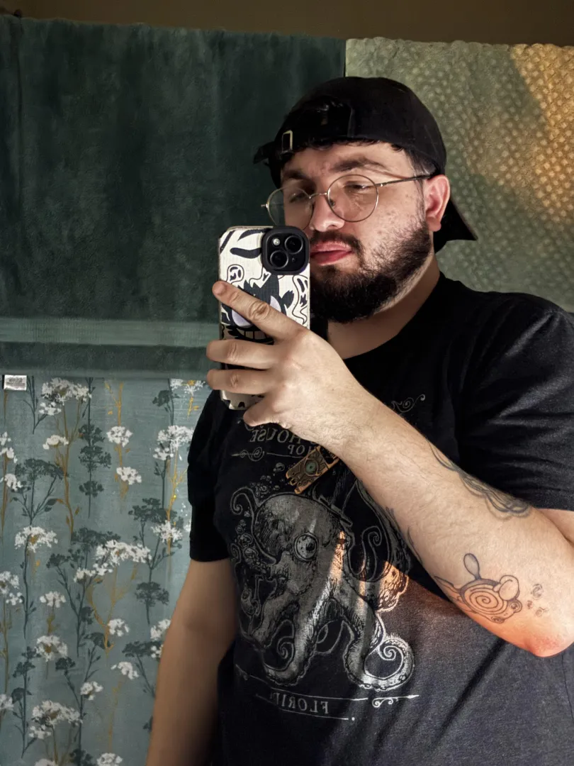 [Age: 25 Top] I am super bored and watching a movie, any ideas on what to do? DMs open, hairy +++ bear +++ jock +++ beefy +++ posted by Immediate-Wait5168