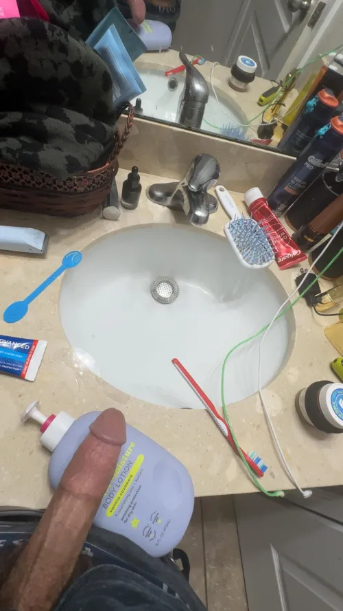 Age:18 need a slut to worship my sweaty  dick by hornybrodie123